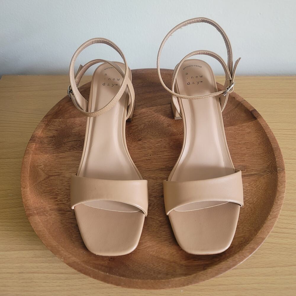 A New Day Shannon Tan 2.5 in. Block Heel Size 8.5